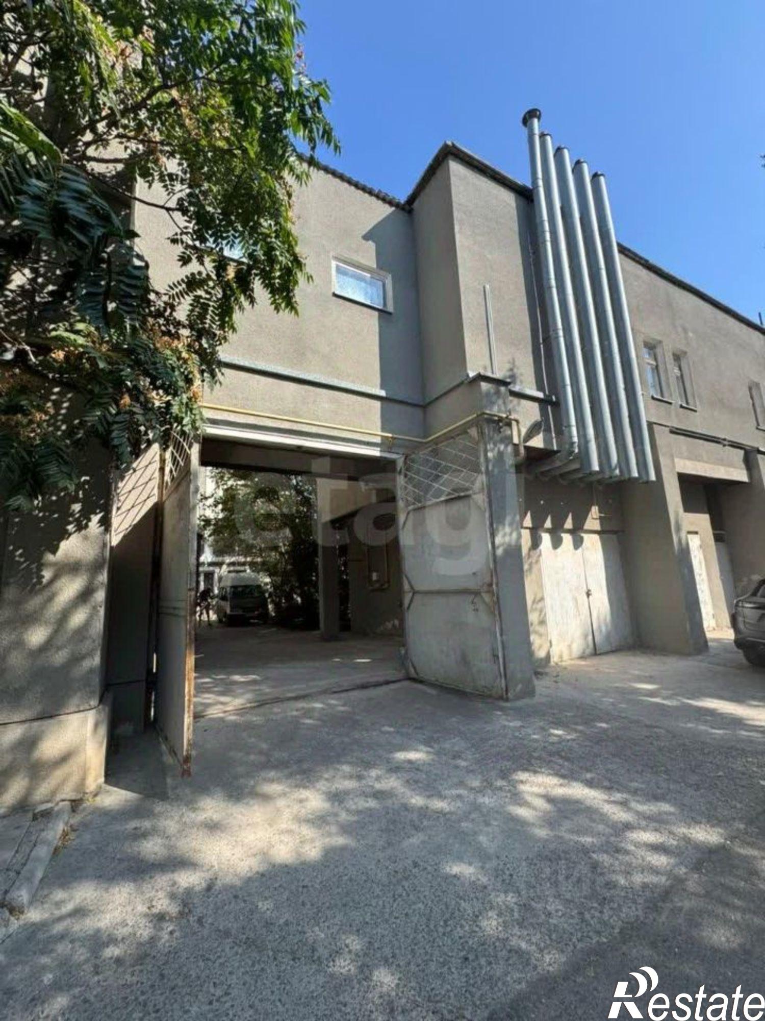 Купить помещение свободного назначения за 78 950 100 рублей на ул Матвеева, 15