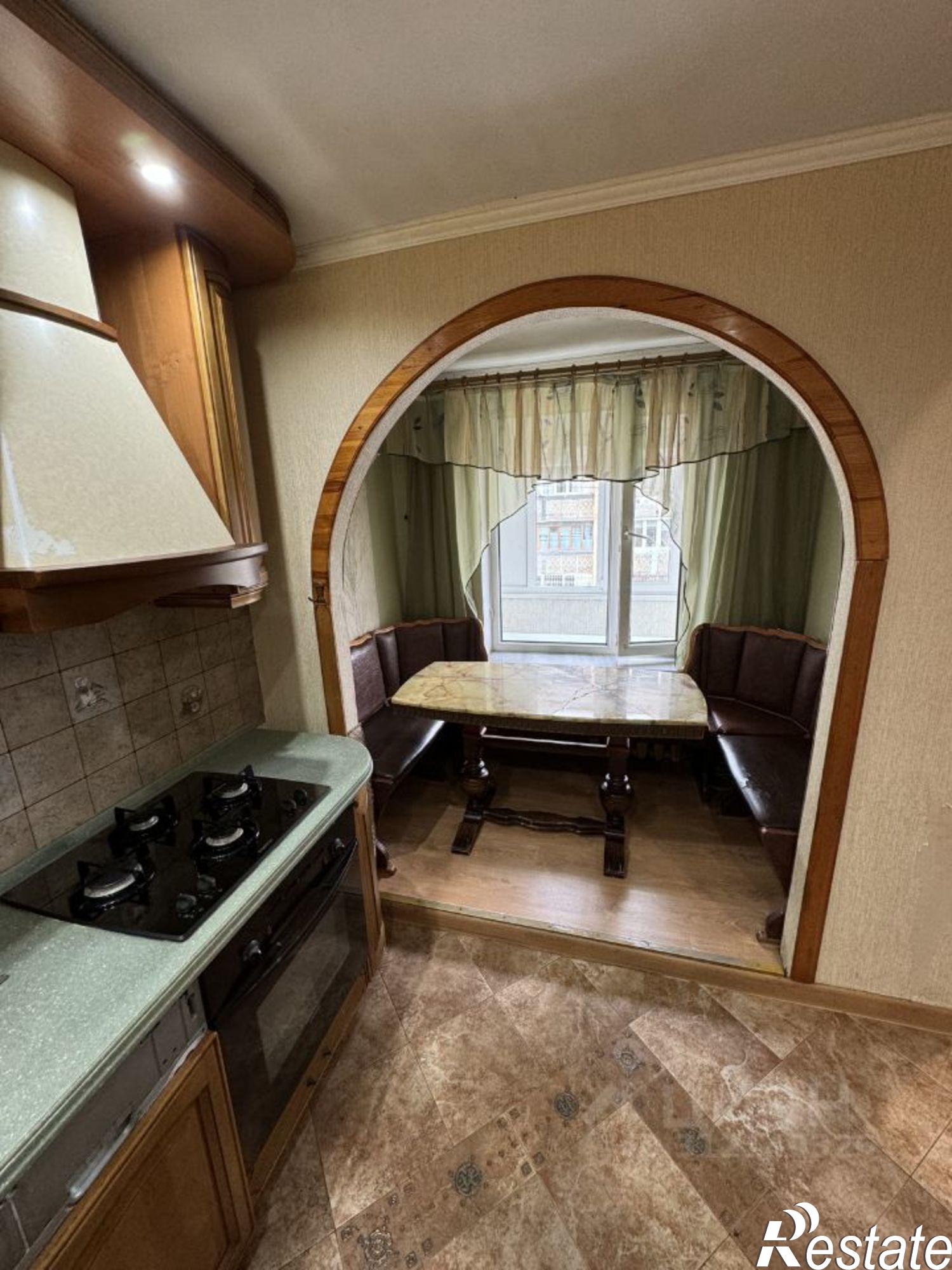 Купить квартиру за 10 500 000 рублей на Интернациональная улица, 143