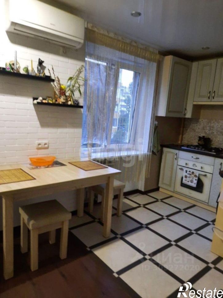 3-комн квартира улица Конституции, 19,  д. 19