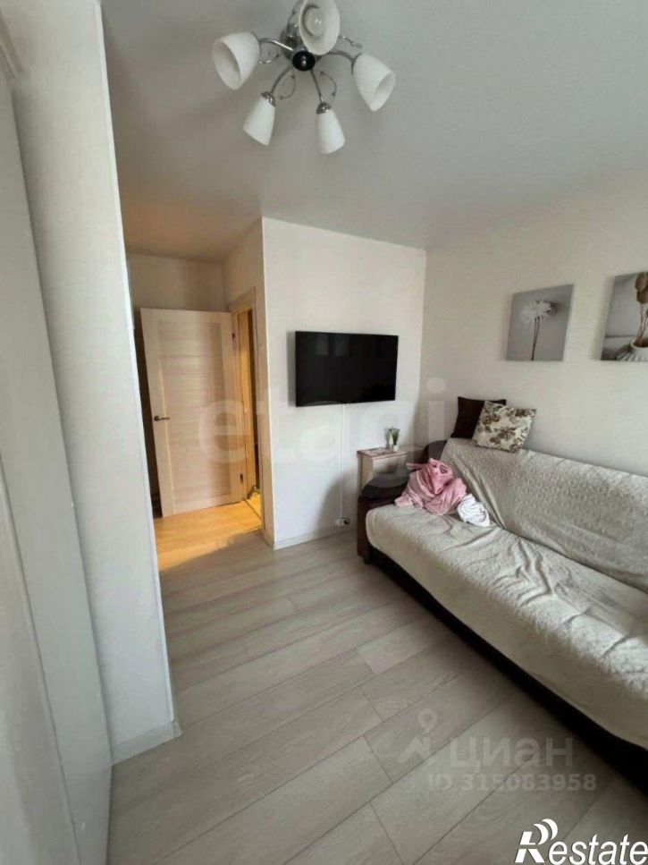 4-комн квартира улица Конституции, 19,  д. 19