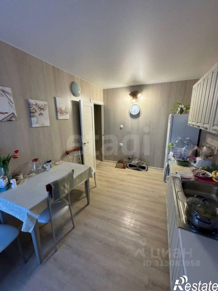 4-комн квартира улица Конституции, 19,  д. 19