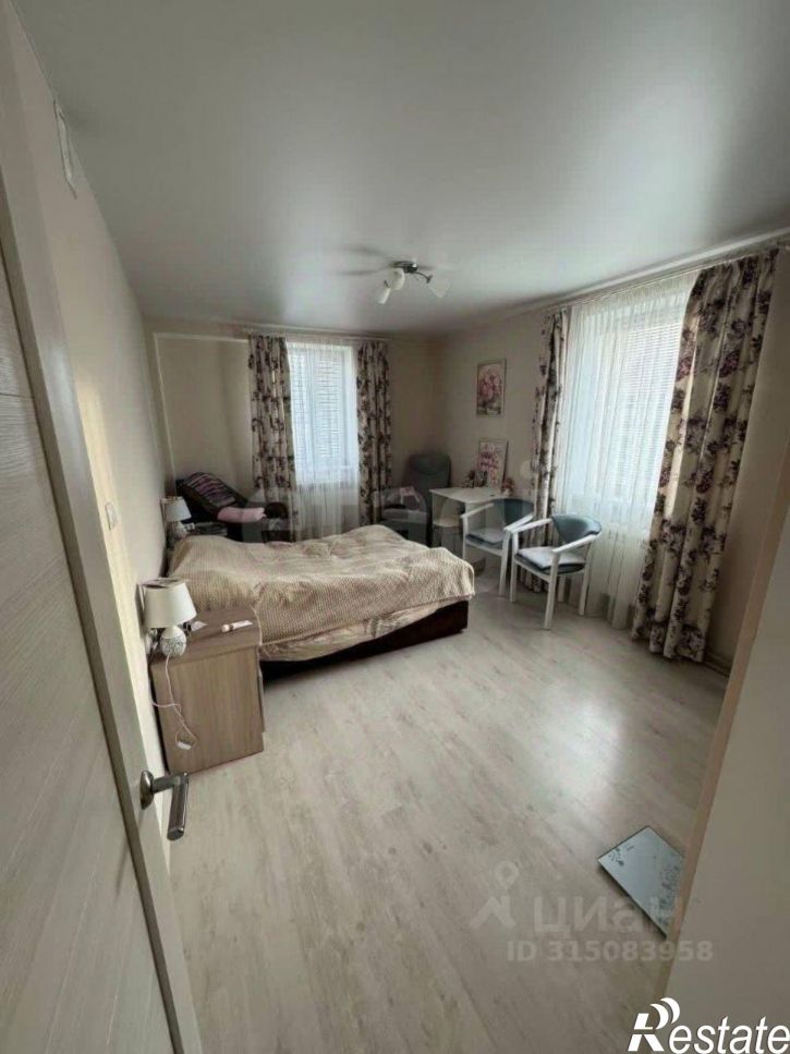 4-комн квартира улица Конституции, 19,  д. 19