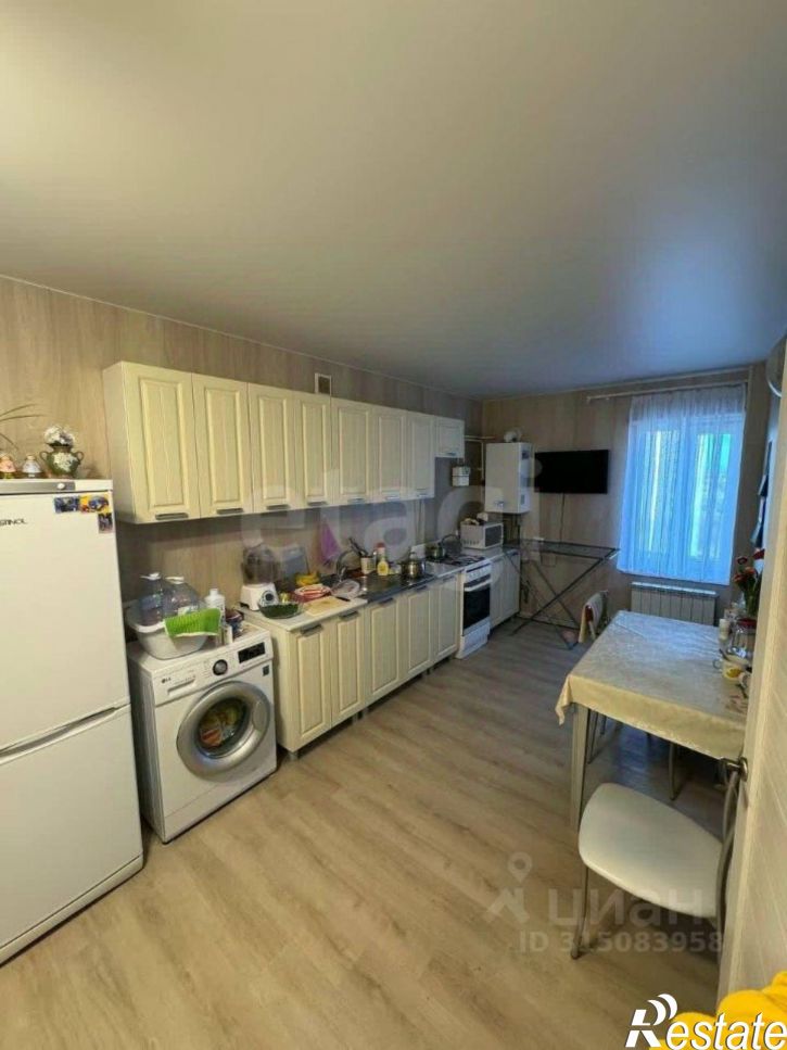 4-комн квартира улица Конституции, 19,  д. 19