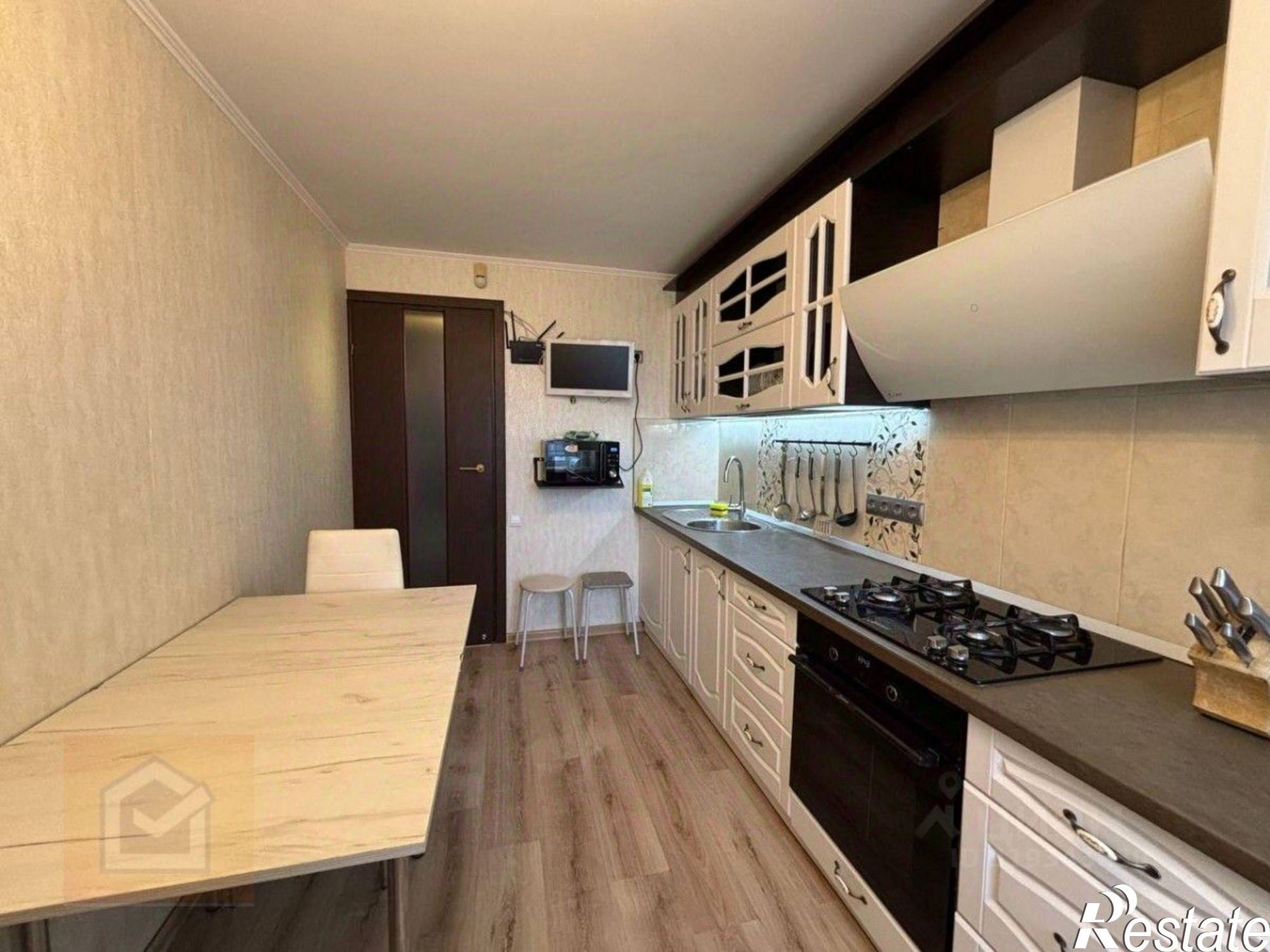 Сдать квартиру за 180 000 рублей на проспект Ленина, 56