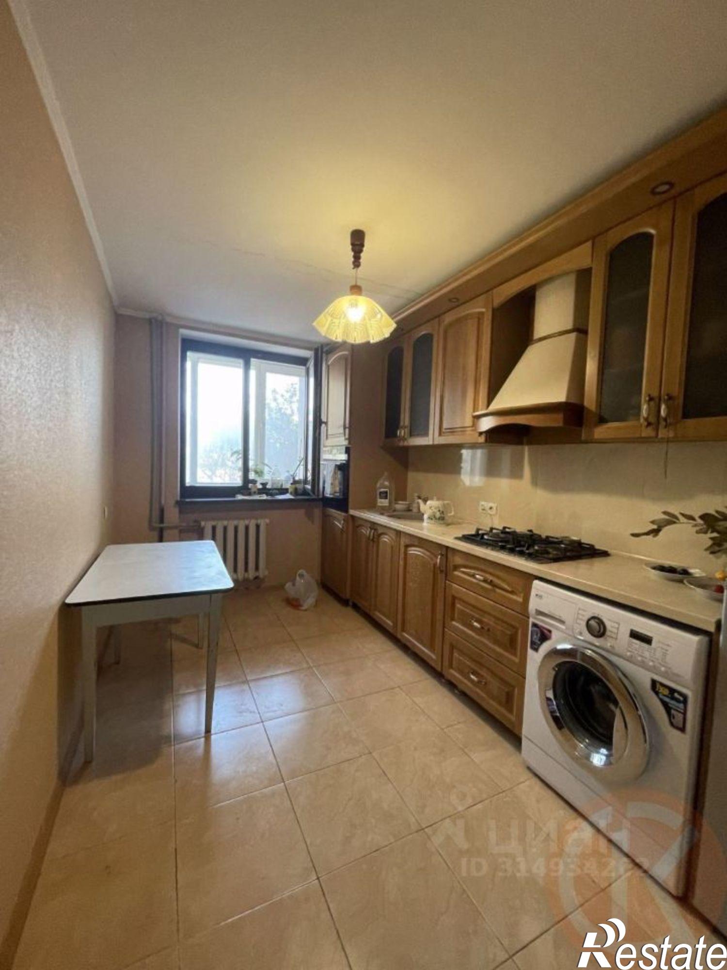 Купить квартиру за 10 000 000 рублей на улица 60-летия Октября, 18А