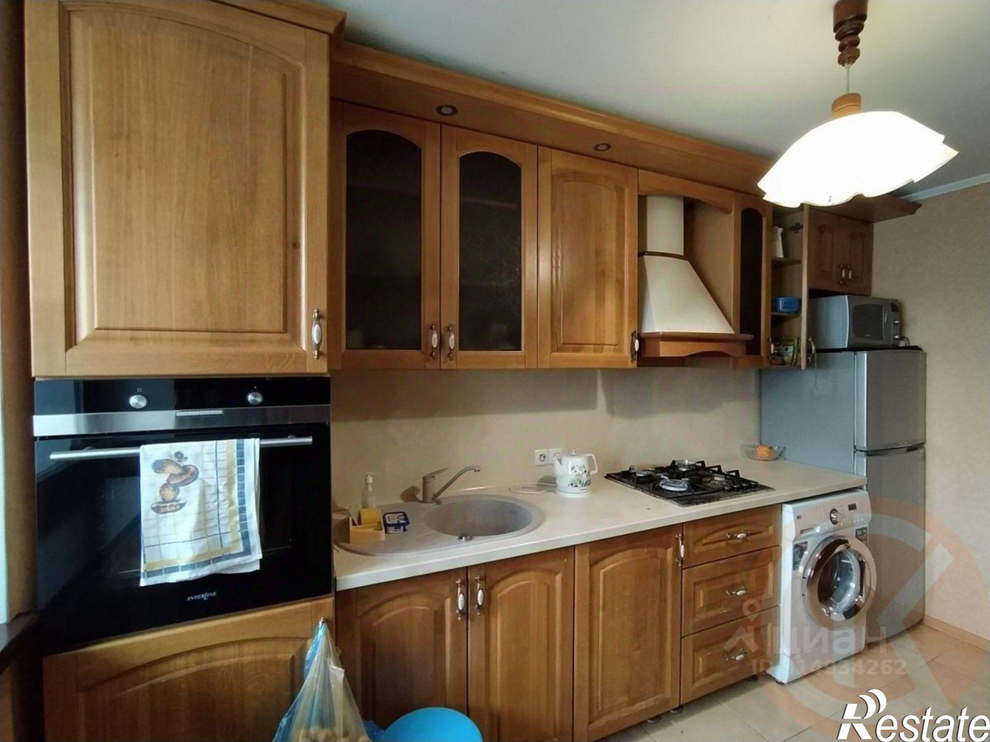 Купить квартиру за 10 000 000 рублей на улица 60-летия Октября, 18А