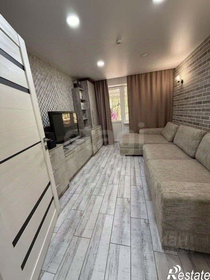 4-комн квартира улица 13-го Ноября, 42,  д. 42