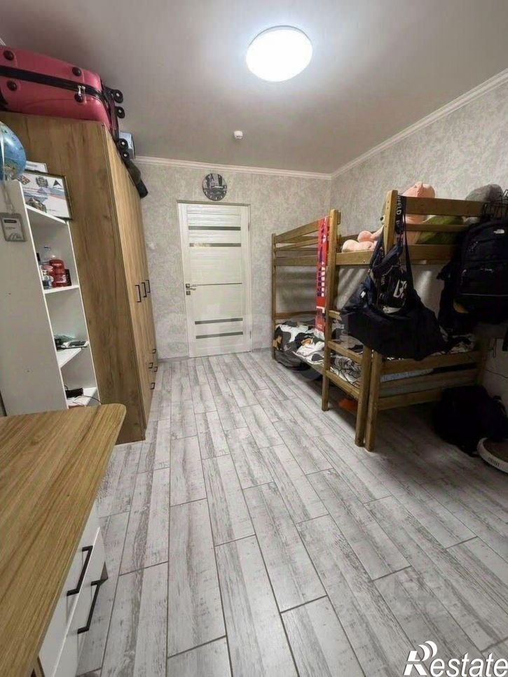 4-комн квартира улица 13-го Ноября, 42,  д. 42