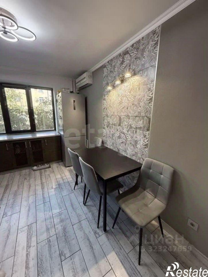 4-комн квартира улица 13-го Ноября, 42,  д. 42