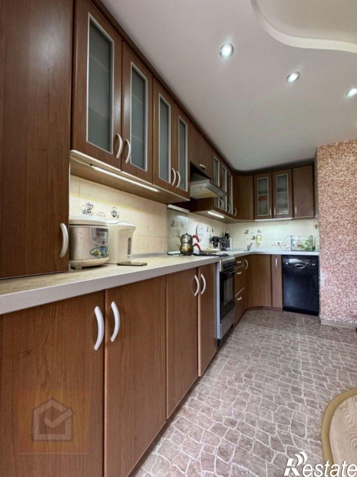 4-комн квартира пр-кт Победы, 62,  д. 62