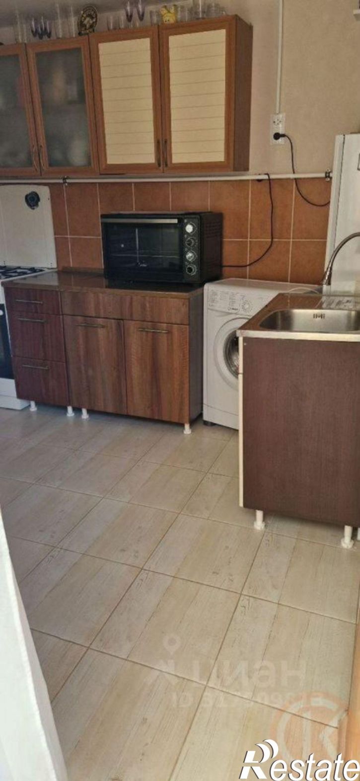 3-комн квартира ул Толстого, 8,  д. 8