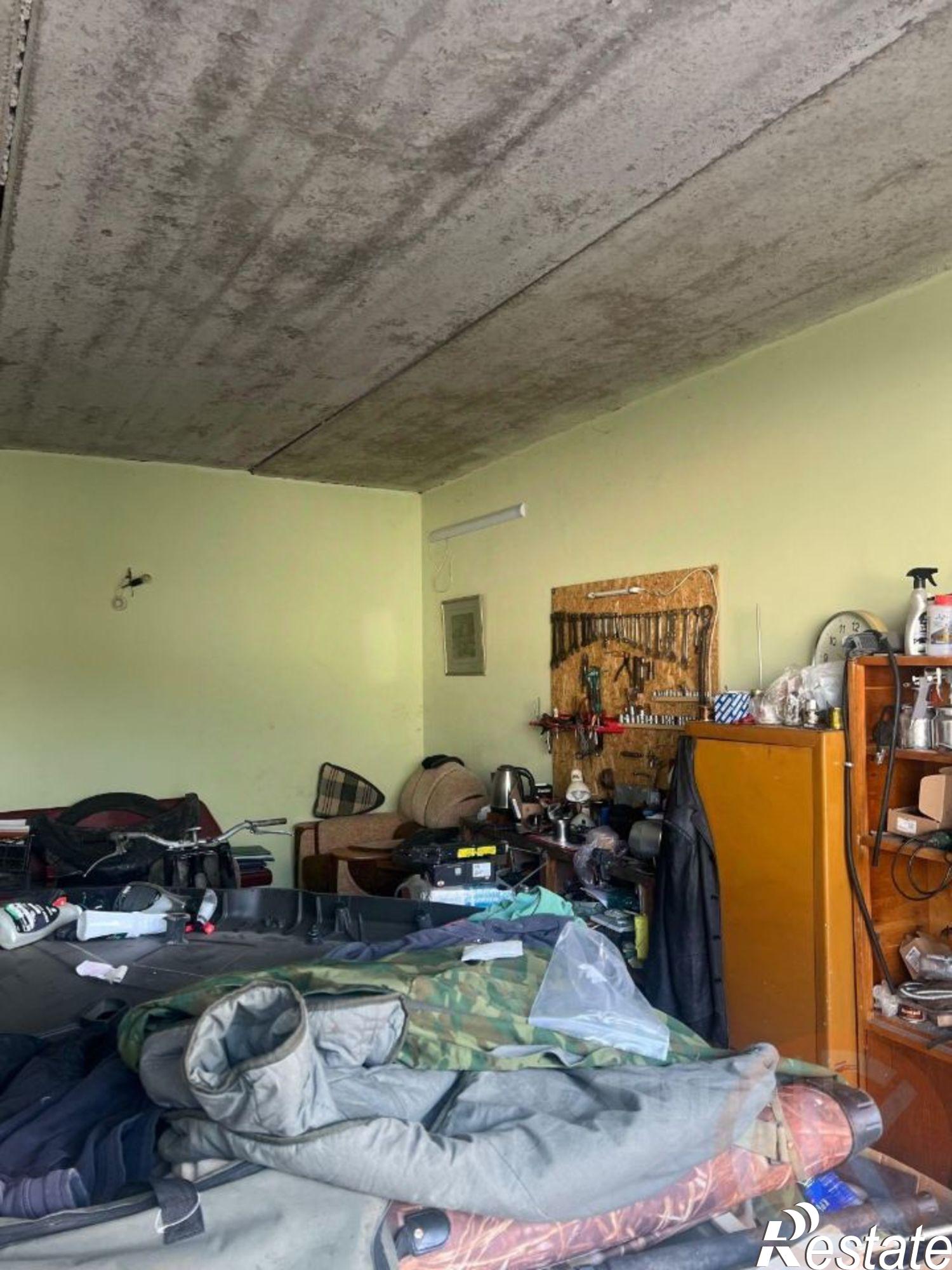 Купить гараж, место в паркинге за 2 000 020 рублей на ул имени Белогубца, 39