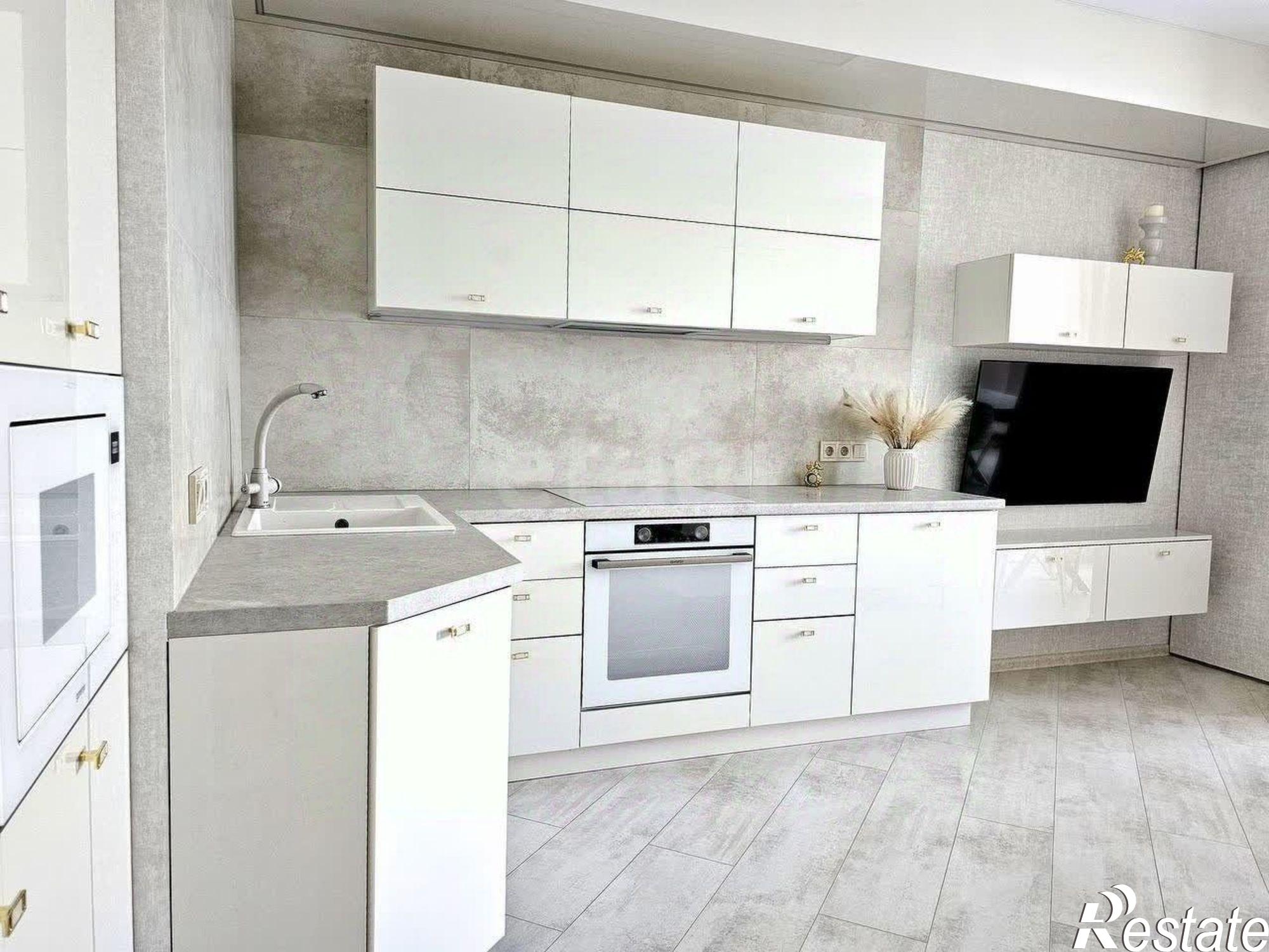 Купить квартиру за 17 388 000 рублей на ул Полупанова, 34