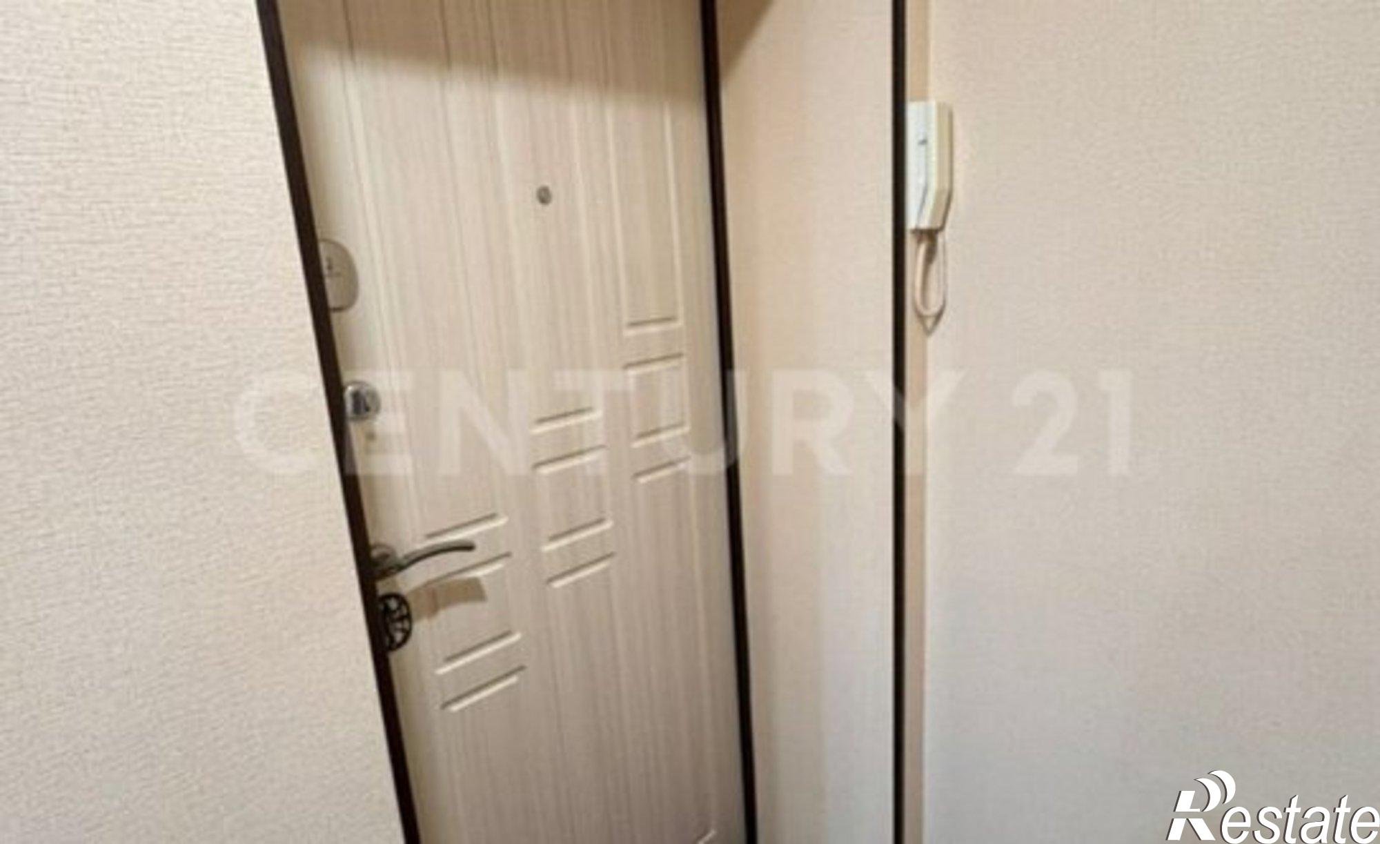 Купить квартиру за 8 300 000 рублей на Интернациональная улица, 121