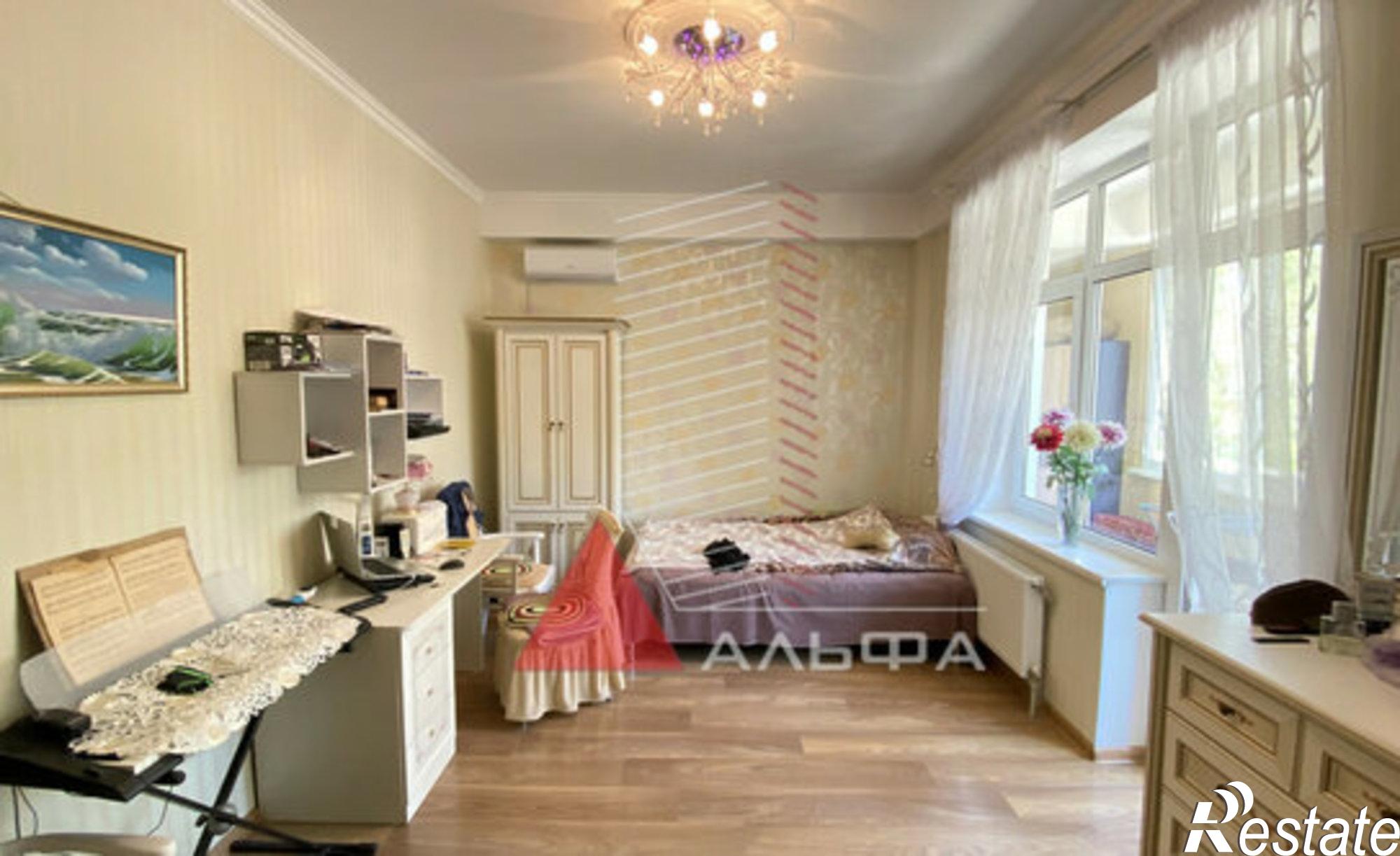 Купить квартиру за 16 300 000 рублей на ул Полупанова, 27А