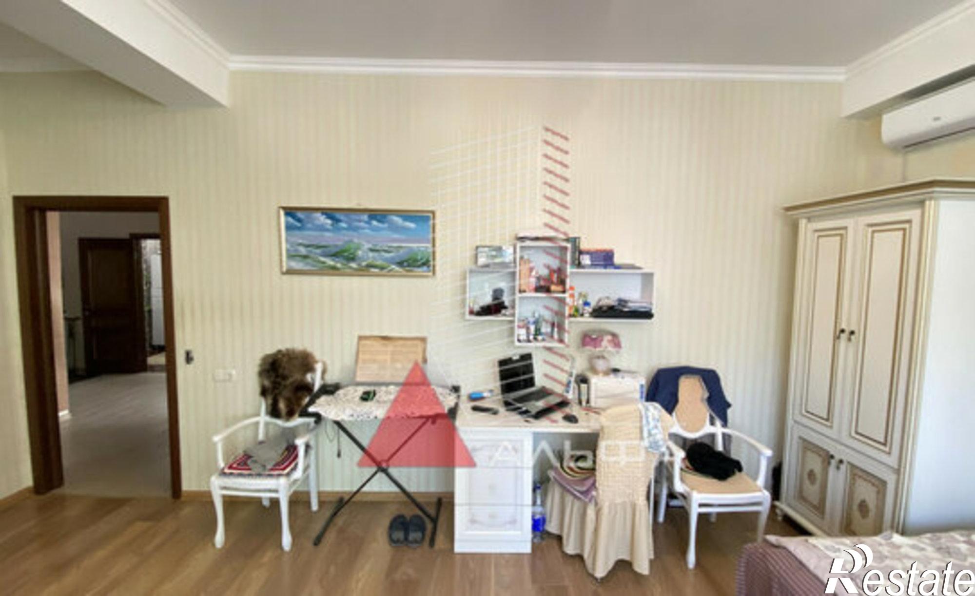 Купить квартиру за 16 300 000 рублей на ул Полупанова, 27А