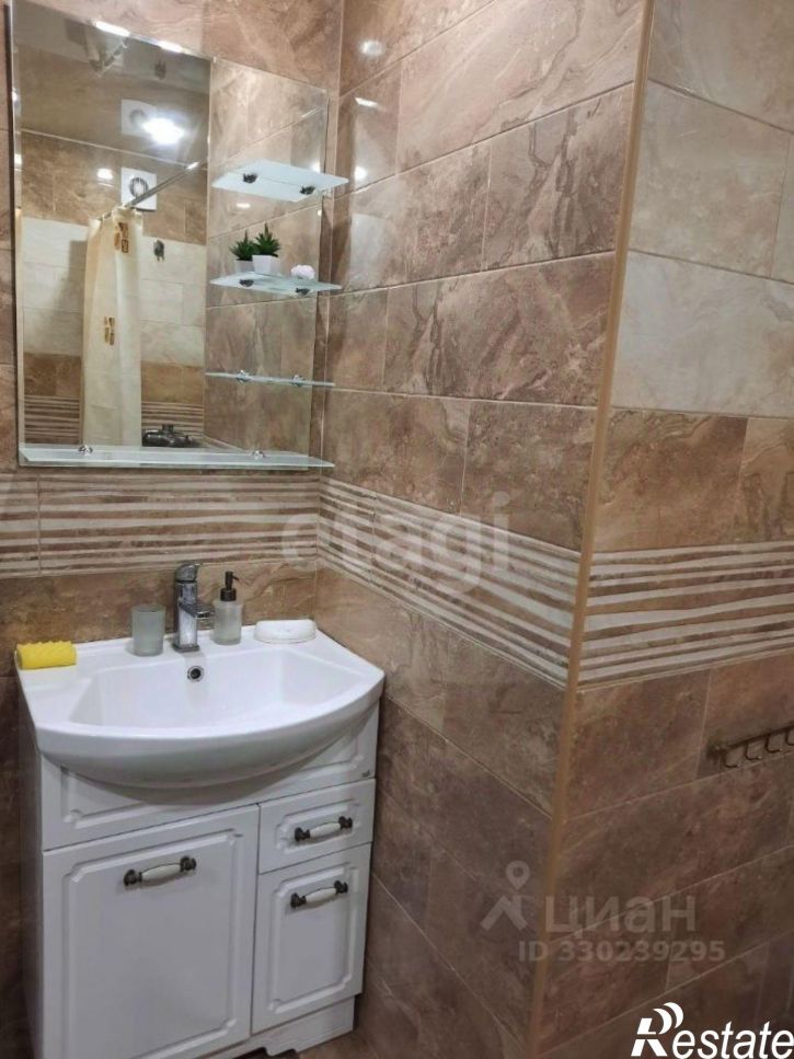 3-комн квартира улица Конституции, 5,  д. 5