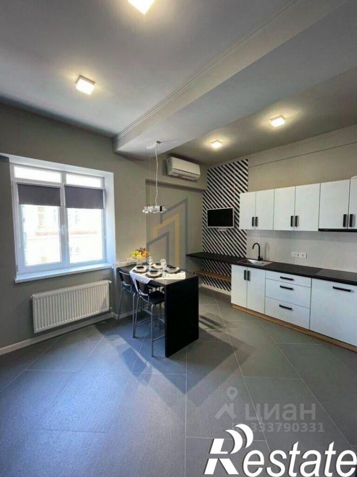 2-комн квартира улица Полупанова, 27И,  д. 27И