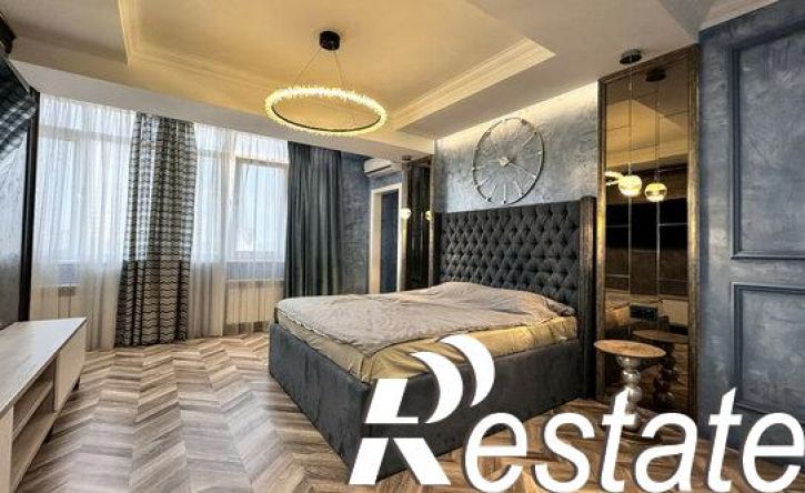 5-комн квартира улица Толстого, 38А,  д. 38А