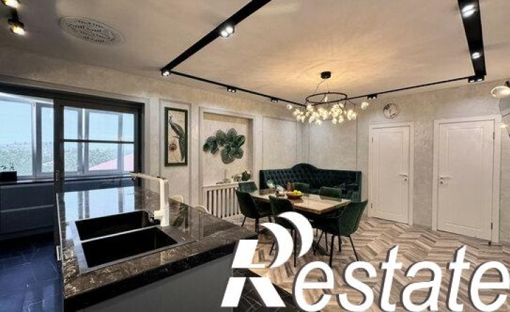 5-комн квартира улица Толстого, 38А,  д. 38А